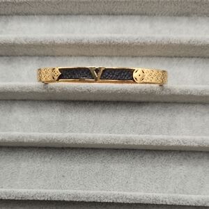 18k Gold Plated Stainless Steel  Bangle Bracelet Luxury Inital V Design.